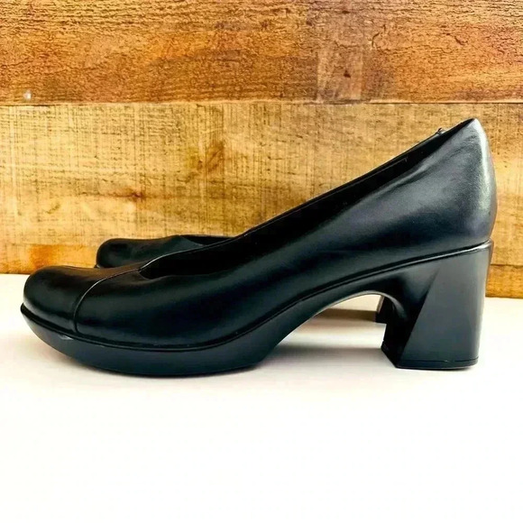 Earth Tamarack Leather Pumps - Picture 3 of 10